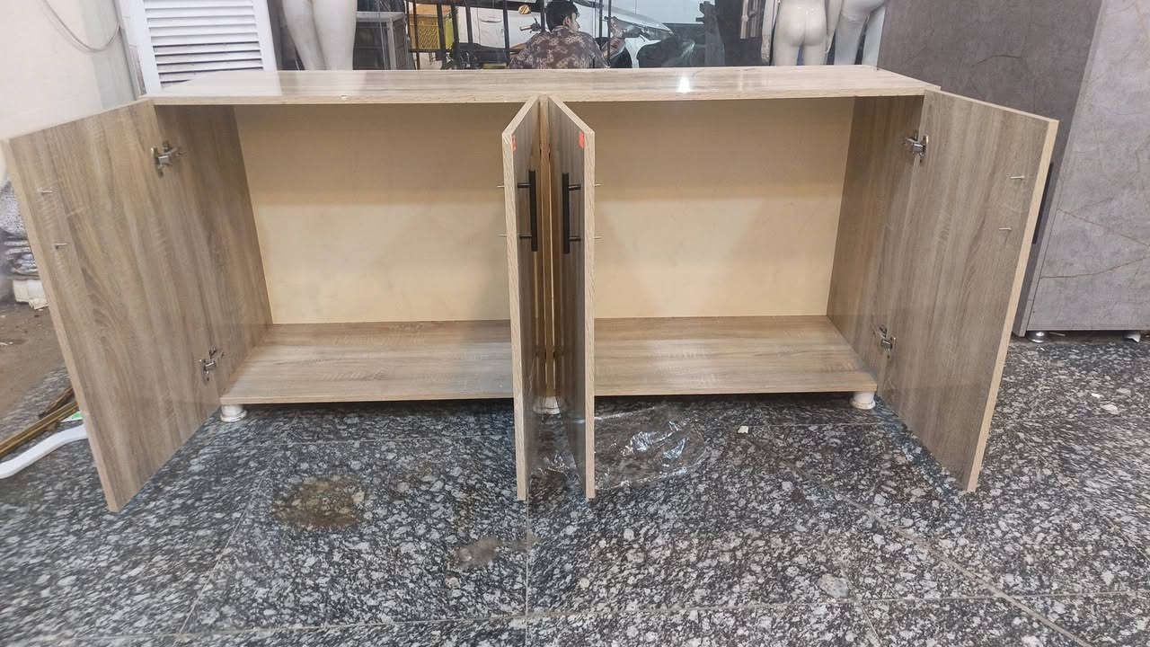 معرض خانات خشب عدد  8 معارض
الطول   1,70 متر 
العمق    45  سم 
الارتفاع   80  سم
السعر النهائي  👈  125,000 ألف 
☎ ***********
