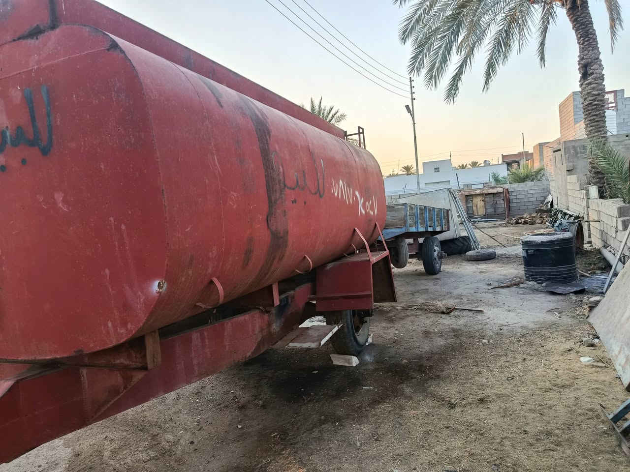 سلام عليكم مقطوره للبيع عنوان رمادي الإستفسار عل رقم***********
