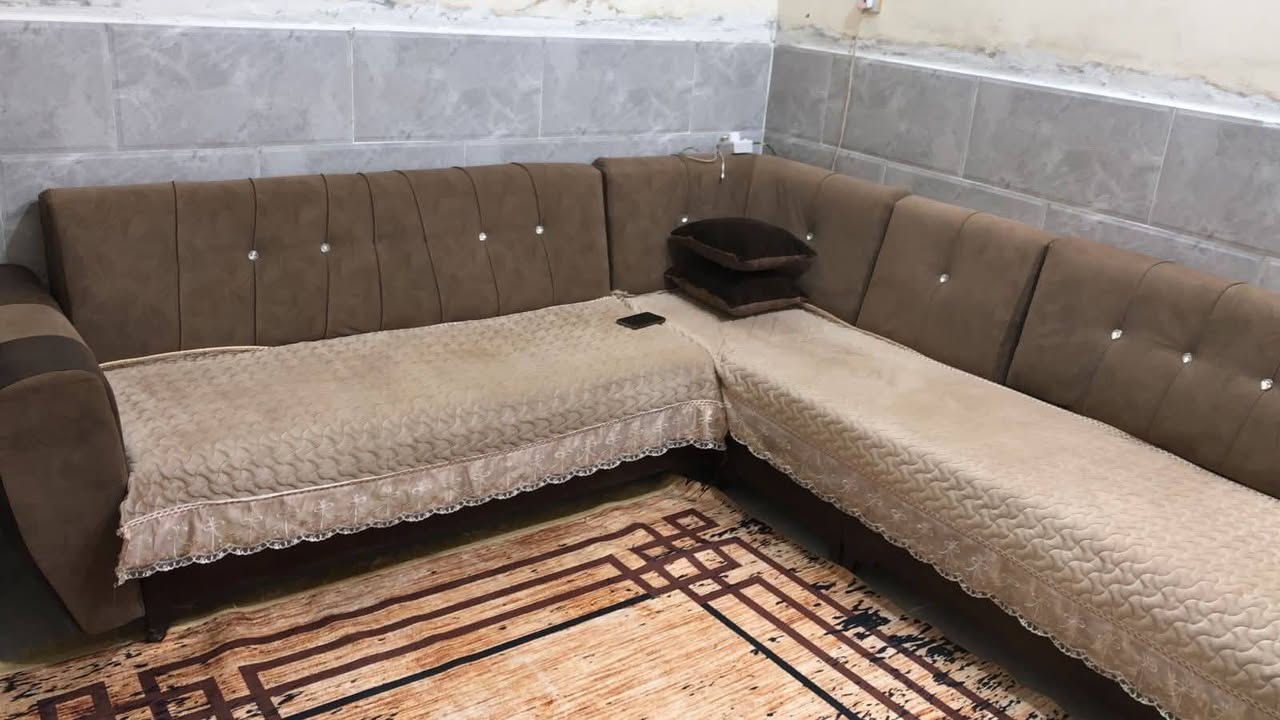 ديوان  10 مقاعد للبيع
150 الف ويه فرشه مالته 
***********
