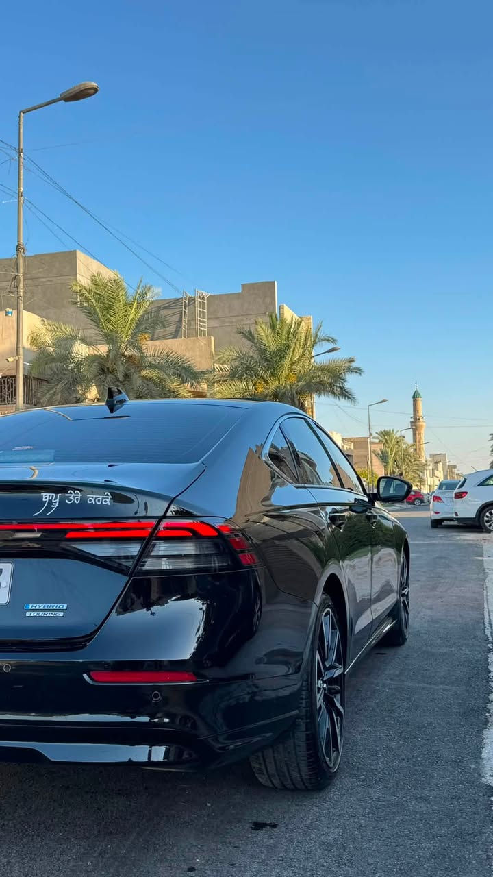 هوندا أكورد 2025 هايبرد (Touring)
عليها نانو سيراميك 
سيارة نظيفة جداً بحالة الوكالة استخدام خفيف
الحادث: بدون صبغ فقط بارد شويه بل جاملغ والبنيد 
السعر 22،500 $ وبيه مجال 
المواصفات: 
محرك هايبرد اقتصادي (بنزين + كهرباء)
شاشة كبيرة + نظام ملاحة
Apple CarPlay + Android Auto
بصمة تشغيل + دخول ذكي
نظام صوت Bose
مقاعد جلد (تبريد + تدفئة)
كاميرات وحساسات
مثبت سرعة + أنظمة أمان كاملة
التفاصيل: الموديل: 2025
اللون:اسود 
الممشى: 27،000ميل فقط
الموقع: بغداد نفق الشرطه  او العامريه📍

***********

