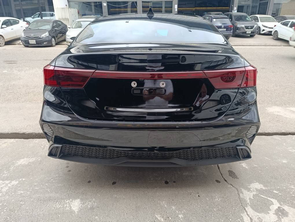 Kia Forti 
موديل 2024
ماشيه 21 الف ميل
لون اسود
سعر 135 ورقه بدون رقم
رقم كاتي تترقم محافظات الاقليم
أربيل/دهوك/سليمانيه/حلبجه
مدة الترقيم 90 يوم من تاريخ الشراء 
حادث السيارة: بدون حادث فقط دعاميه امامي بدون دواخل مكفوله (فقط 2 قطع كلير امريكي بدون معجون فقط رش)
كافه الايربكات سلميه 💯/100شركه ماطاك
مواصفات 👇
محرك 2.0 دوش المرغوب
شاشه كبير 
ويل كب
تحكمات فول
رادار امامي و جوانب
سيارة باربيل شركة نور البصرة موجودة 
بيع فقط شراي يتصل
*********** واتساب 
*********** أربيل, العراق

نص مكتوب في الصور:
- ***********