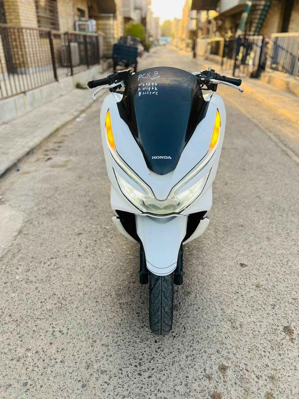 السلام عليكم دراجه pcx جيل الثالث ياباني  مكينه 150  دراجه مكفوله كفاله عامه مال رمبه حساس ازدحام حساس ستان تتدفئة بل يدات لد أمام لد خلفي مكينه برغي ممفتوح بيه شلعه معدل فول مال جناي دراجه تتعب تكول جديده ماشيه 27 حقيقي على ايدي كتلوكات الرمبه بيه السعر مليون 800 العنوان بغداد الهاتف ‭***********‬ اتصل ودلل
