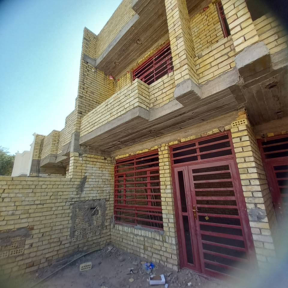هيكل  150متر
صب كونكريت مسلح طابو صرف سكني طابقين 
يحوي على 
الطابق الارضي صاله و هول ومطبخ مفتوح نظام تركي  وحمام كبير وغرفه نوم ومنور على طول الدار 
الطابق الثاني ثلاث غرف نوم كبيره وحمام كبير 
السعر205مليون بي مجال للجاد علما ان معامله التحويل كامله من الامانه واصله للضريبه
 وابي الماء موجود وبورد وميزانيه الكهرباء  والمجاري 
تاسيسات  للدات وللكاميرات والسبالت  
الموقع الدوره  نهايه شارع الميكانيك  جنب منطقه الرواد وروضه الاقمار للإستفسار وارسال الفديوات واتساب *********** مهندس حسين صاحب الدار  بدون دلاليه 
علما الشارع عريض ومنطقه جيده وهادي جدا  قريبه على المدارس والروضة بغداد, العراق
