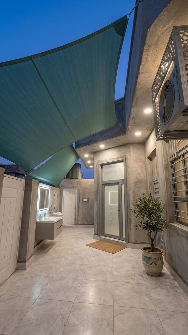 ٩🏡🔥 بيت زراعي تحفة للبيع – فرصة استثمارية مميزة 🔥🏡
📍 الموقع المميز: دور سيد حمزة – قرب عمود 90
📐 المساحة: 300 متر
🏠 بناء حديث 2025 – مستلم وصل
✨ البيت ركن وموقعه مميز
جميع الخدمات متوفرة
🔹 مواصفات البناء:
• 3 غرف نوم
• استقبال واسع 10 × 4 متر
• صالة كبيرة 7 × 5 متر
• مطبخ سيراميك
• مخزن 3 × 2 متر
• مجمع حمام معزول
• حمام خارجي
• أرضية بورسلين
• بناء طابوق
• كونكريت مسلح ومعزول بـ الإيزوكام
• ارتفاع السقف 3.5 متر
🌳 الحديقة والكراج:
• كراج مع حديقة بمساحة 100 متر
• مساحة مناسبة للعائلة والاستراحة والزراعة
• أو الاستثمار ك محل او مخبز
💰 فرصة استثمارية:
البيت مؤجر لمدة سنتين بإيجار 300 ألف دينار شهرياً ..
🔥 السعر المطلوب: 110 مليون دينار قفل
📞 للاستفسار والتواصل:
***********
⚠️ للجادين فقط – البيت يستحق المشاهدة
