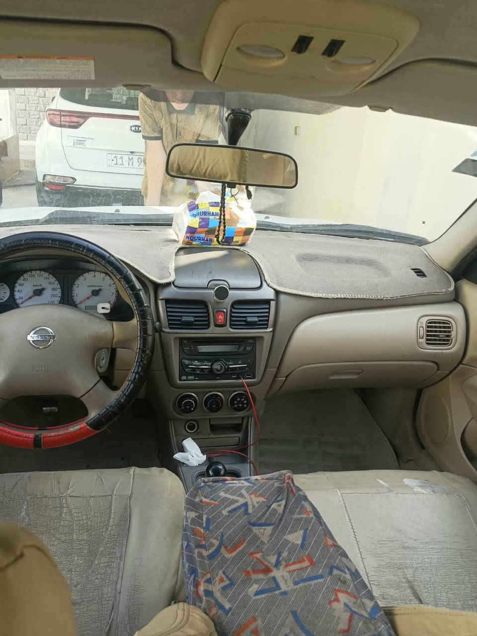نيسان صني • ٢٠١١ • رمادي