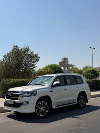 لاندكروزر • ٢٠١٧ • V8