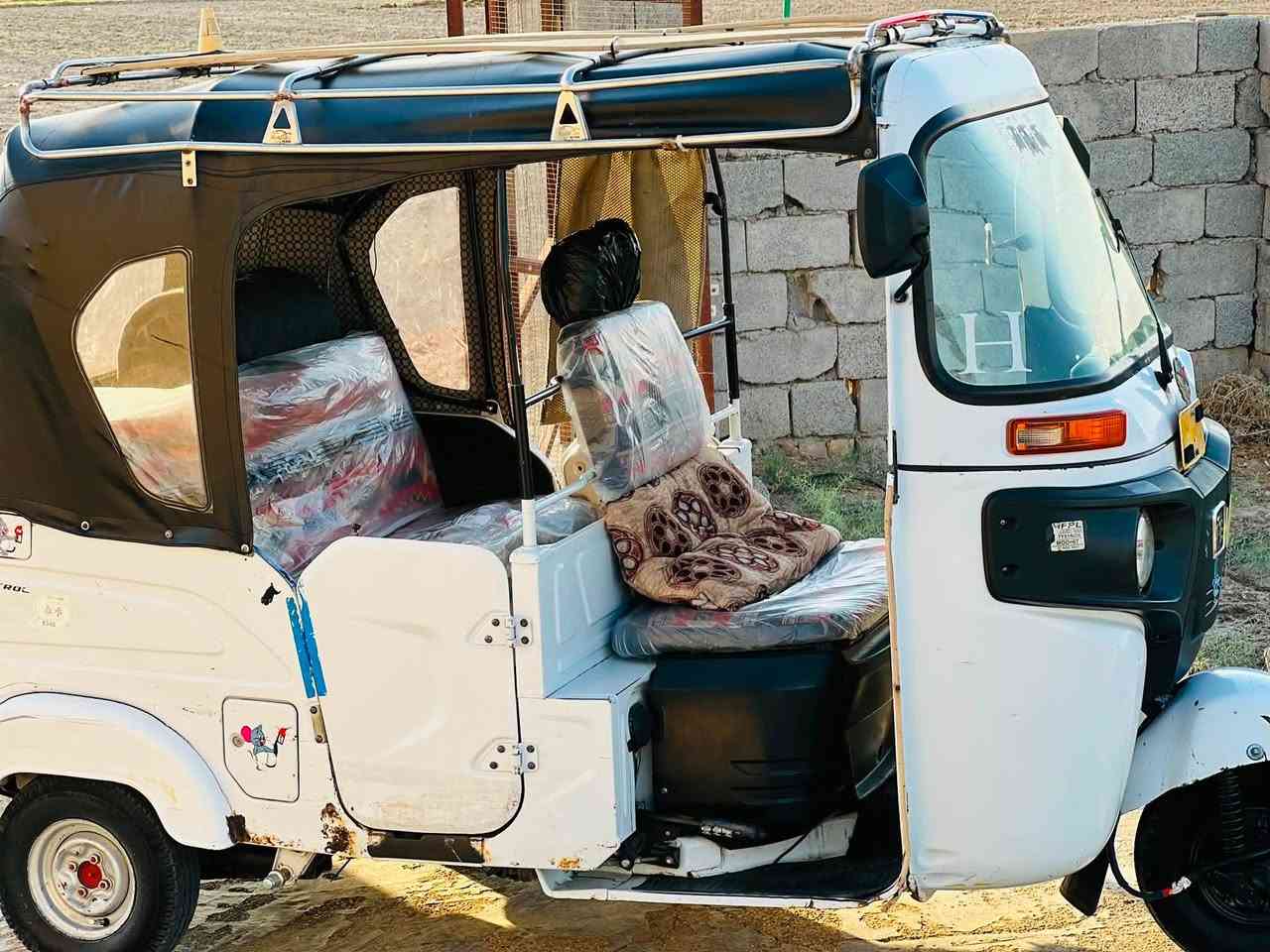 سلام عليكم تكتك للبيع موديل 22 رقم وسنوية واسط مكفولة من الضربةو المعجون ما تصرف شيء عليهه كبل للشارع السعر 8 وبيهه مجال للاستفسار على الرقم *********** مكاني واسط قضاء الحي .
