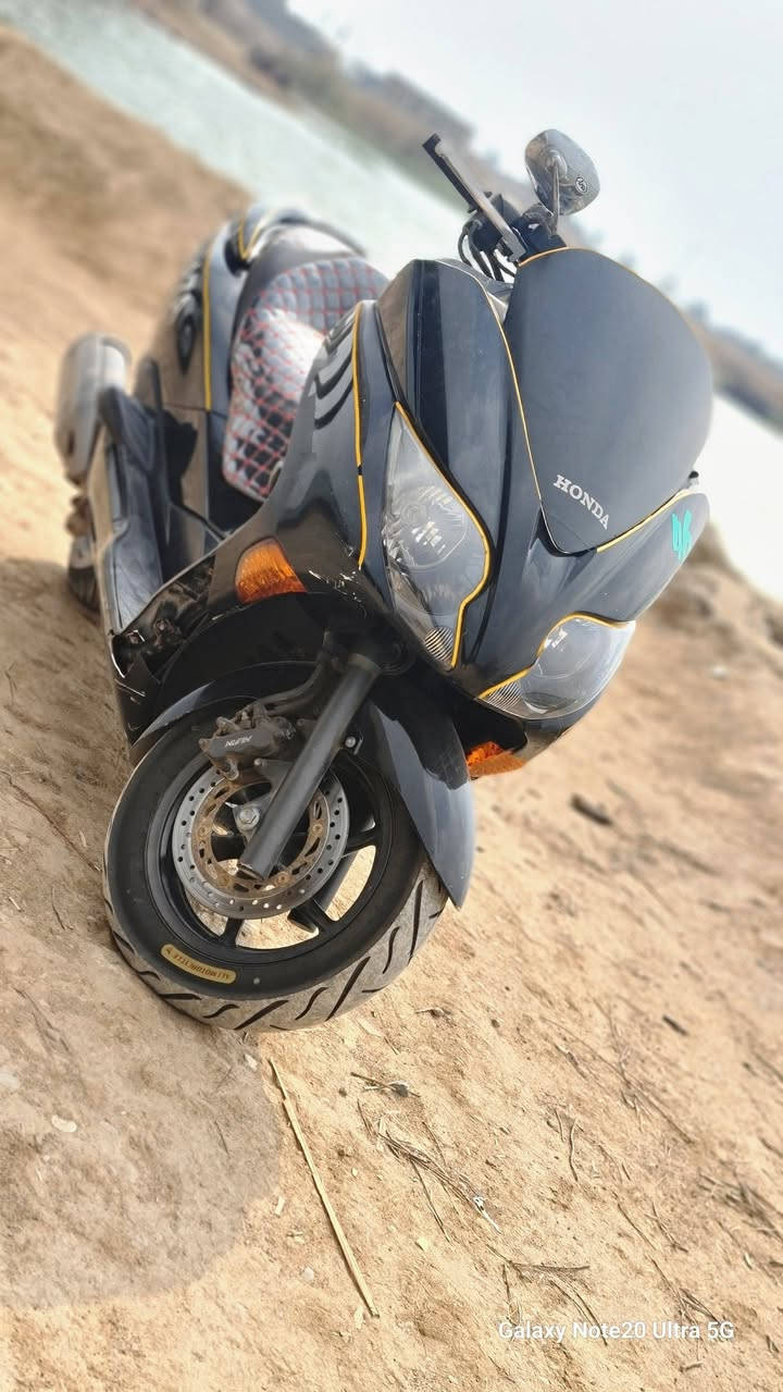 نظافة الكفر ٨٠ % بيه كسر بتريشه الجوه وواظحه بالصوره فقط الباقي كله مظبوط ترايك بغداد مكاني البصره نواقصها دبلات خلفي امامي  ينزلن من سعرها هاذه كل الي بيها
***********
نظافة الكفر ٨٠ % بيه كسر بتريشه الجوه وواظحه بالصوره فقط الباقي كله مظبوط ترايك بغداد مكاني البصره نواقصها دبلات خلفي امامي  ينزلن من سعرها هاذه كل الي بيها
