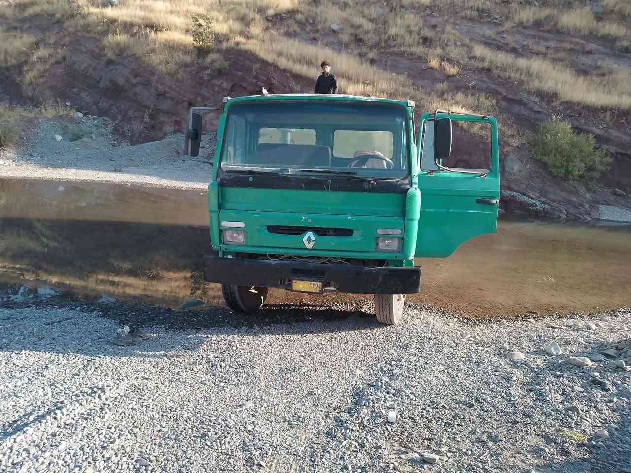 للبيع • شاحنة