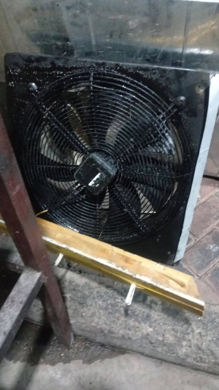 بوجه طول ٤ متر قطعتين كل قطعه مترين معا دكت طول ٨ متر معا الساحبه البوجه ستيل للبيع بغداد هاتف *********** كلشي واضح بالتصوير
