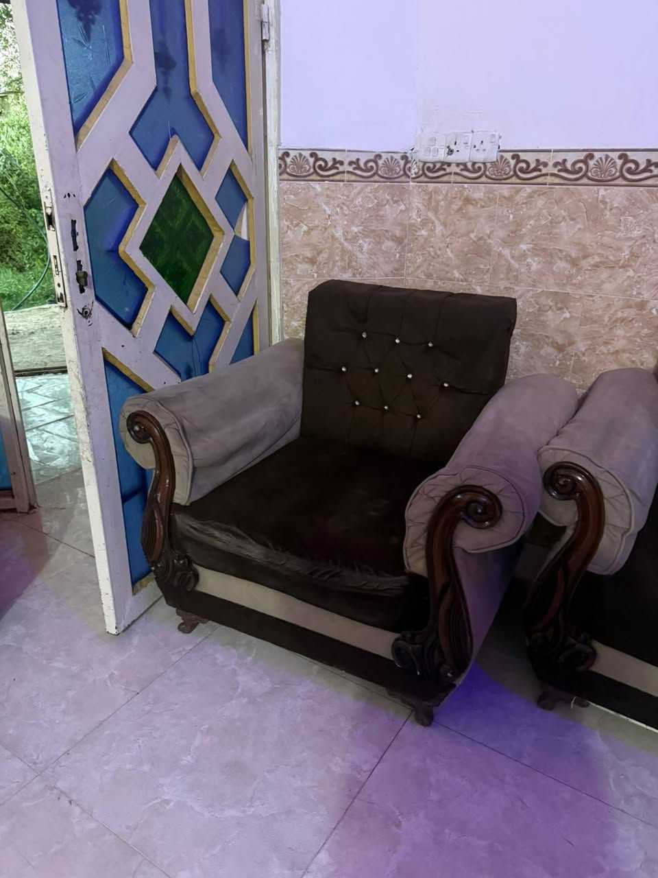 تخم 7 مقاعد نظيف استفسار اتصل *********** عنوان تقاطع صويرة ناحية سيد الشهداء مزرعة
