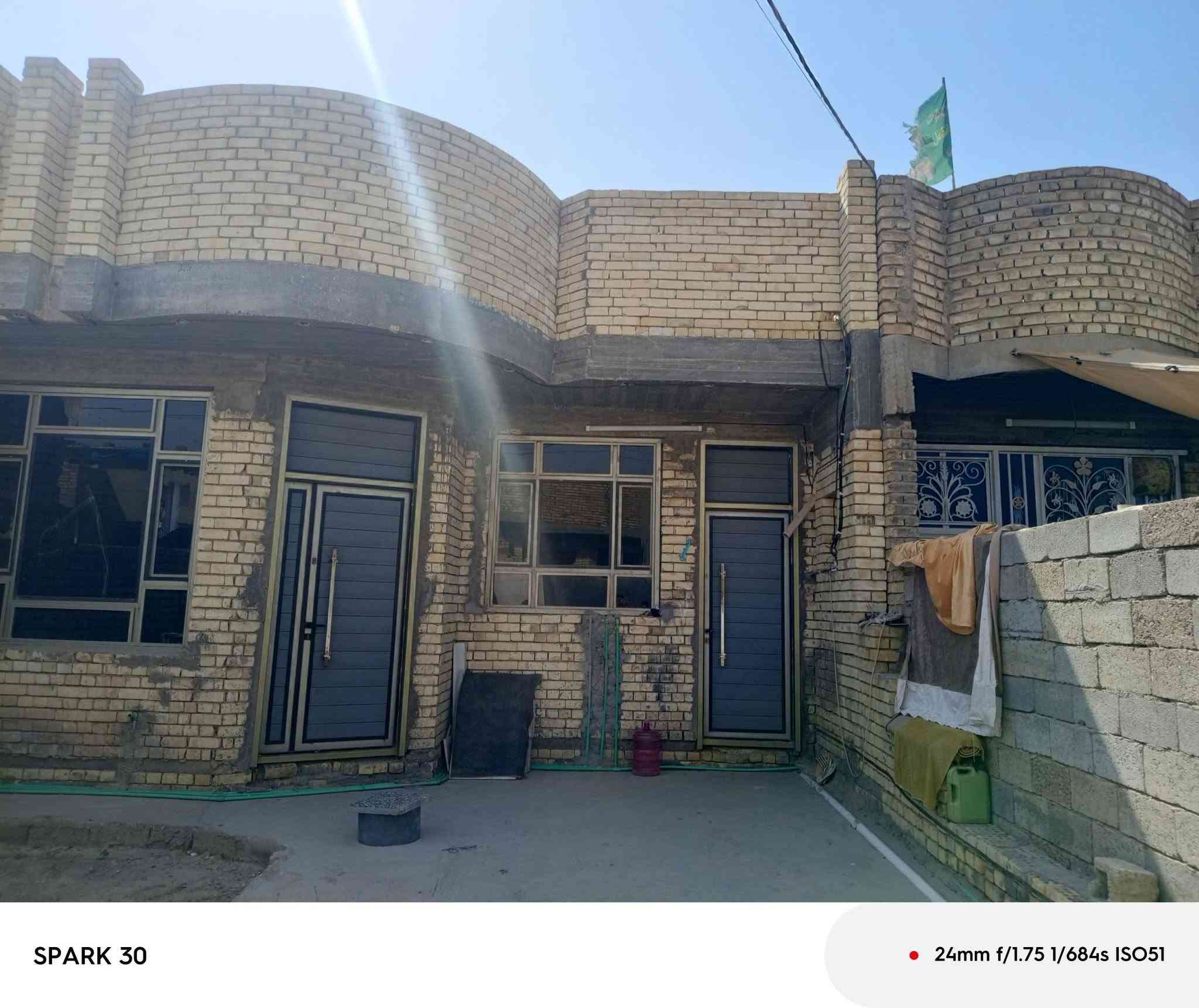 سلام عليكم بيت مساحه 212 الواجها 8والنزال 26.5طابو زراعي سند 25 العنوان بغداد .المعامل السياحي خلف معمل ادويه الصفا للأستفسار ***********

نص مكتوب في الصور:
- SPARK 30 24mm f/1.75 1/684s ISO51
- SPARK 30 24mm f/1.75 1/1368s ISO51