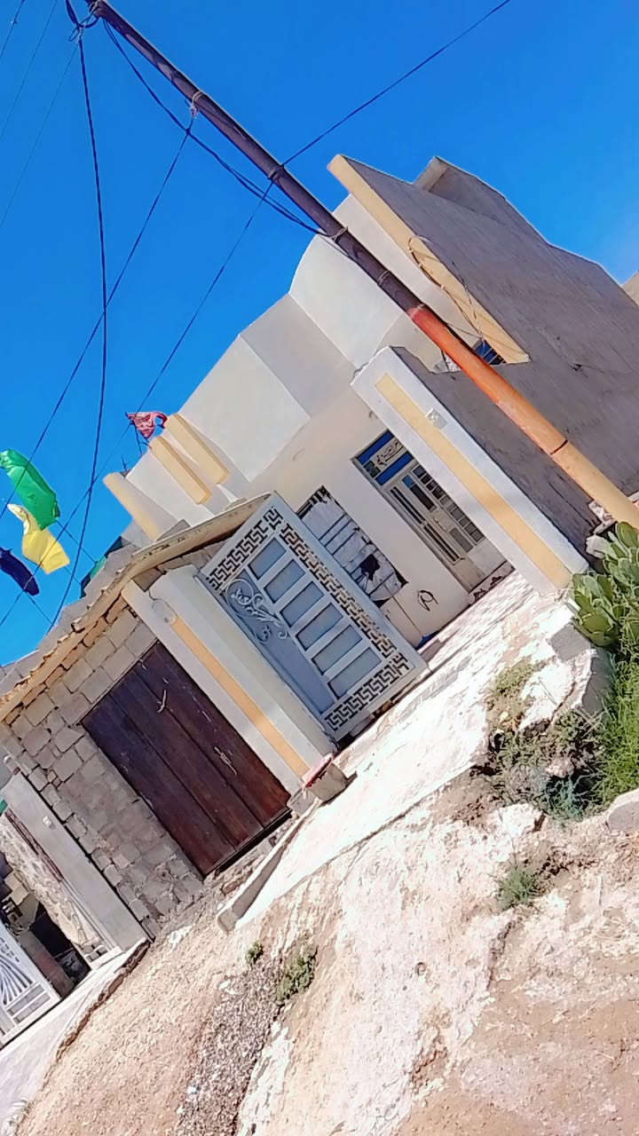 بسم الله الرحمن الرحيم وعلى بركت الله بيت جديد من اكول جديد يعني فولل بناء حديث 
بيت في سيف سعد قرب شارع 30مساحه البيت 
150 متر الواجهيه 6 ونزال 25  استفسار أكثر اتصال 
على رقم ***********@  وقريب على المدارس
