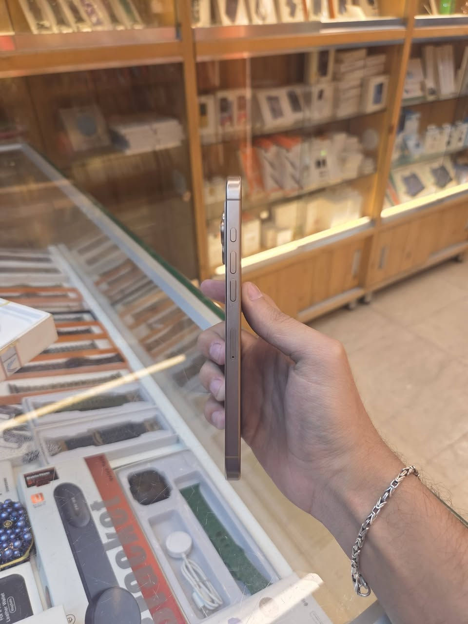 16 pro max
256
93 
ABM
مستبدل شاشة في الوكالة 
سعره مليون و50 الف

المكان بغداد زيونه 
***********

