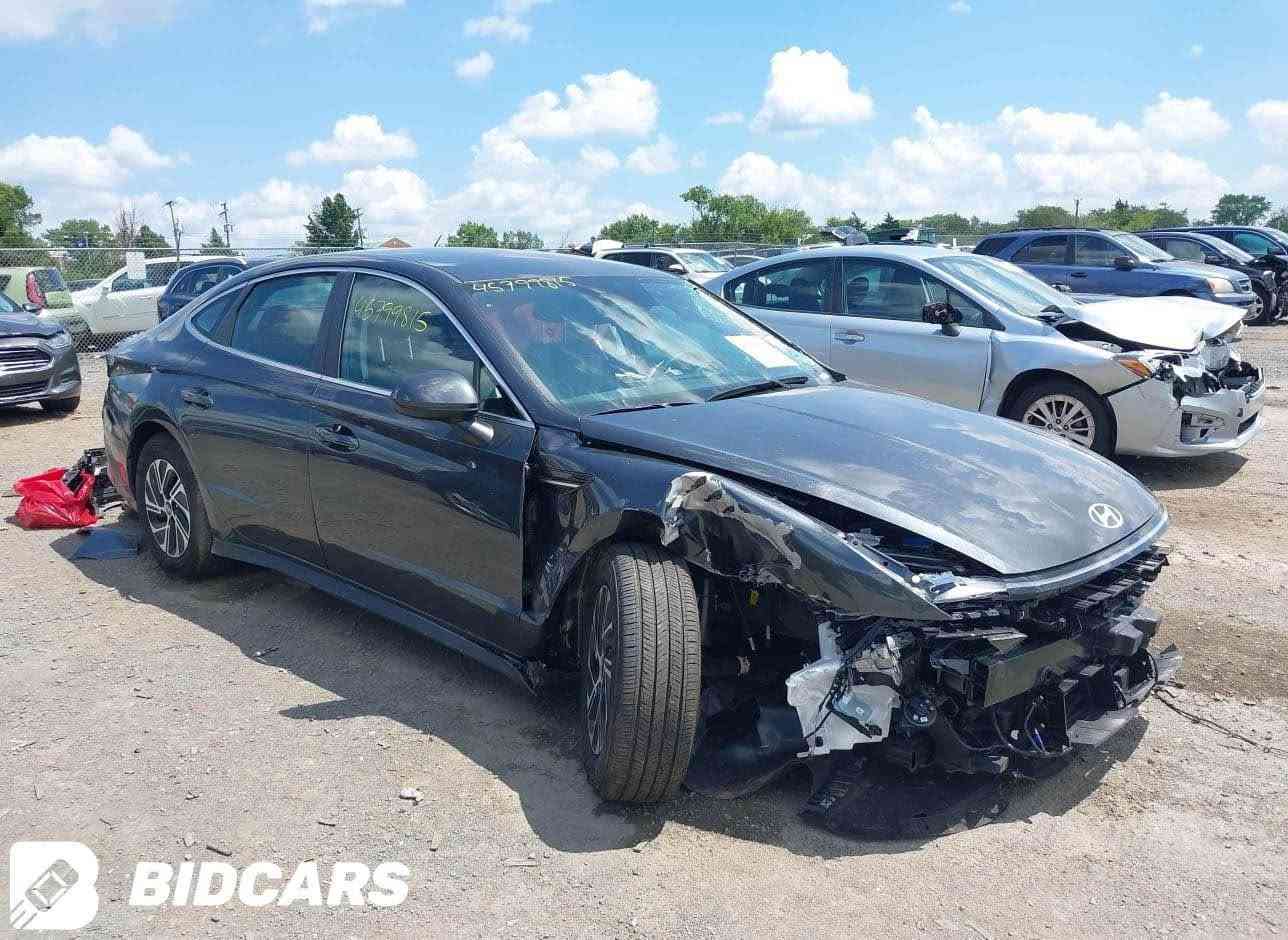 2026 Hyundai Sonata, Hybrid Blue
میل ڕۆشتووە8000
4 پارچە دەبێتە بۆیاخ لەگەڵ یەک لا شان 
لە رەسمەکەیا هەموو شتێک دیارە
نرخی 86$ بەبێ چاککردنەوە تاوەک و مێرسین أربيل, العراق

نص مكتوب في الصور:
- BIDCARS