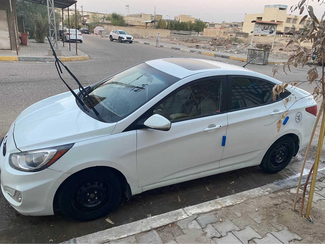 للبيع اكسنت 2014 
خليجية فول مواصفات فتحه سقف رقم بصرة الدولي السيارة باسمي وشرط التحويل مكينة 1600 كير مكينة مكفولات التبريد شغال تخم تاير حدادية  ادامة كاملة السعر 83 وبيها مجال 
   *********** البصرة, العراق
