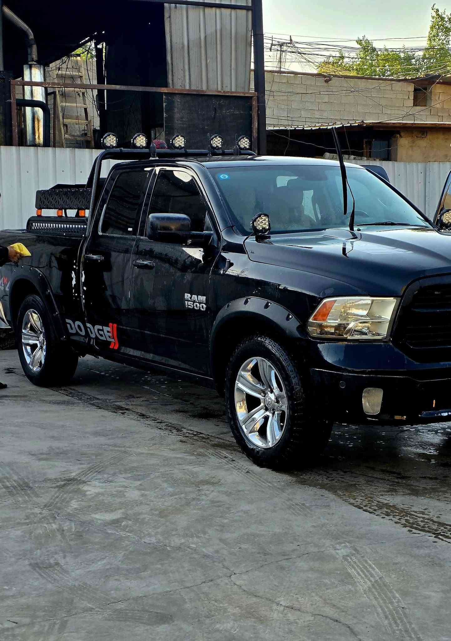 رام بك هورن • V8 ٥٫٧ • ٨٢ الف