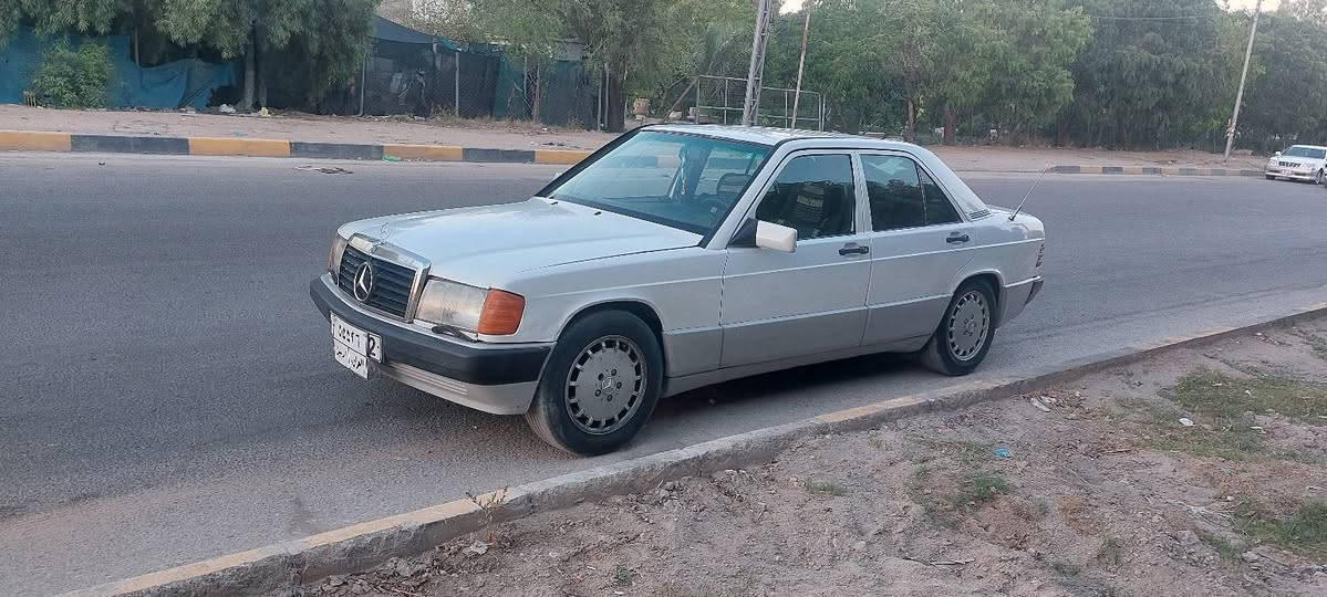 مارسدس 190 دب طيارين جاهزه شرط تحويل او وكاله سياره  محرك  بلادي 4 سلندر  كير اوتو سياره جاهزه من كلشي تخم تاير وحداديه شرط وكهربائيات شغاله وترايك وين ميعجبك السعر44ورقه وبيها مجال سياره مال جناي الشراي يتصل واني بلخدمه ***********
