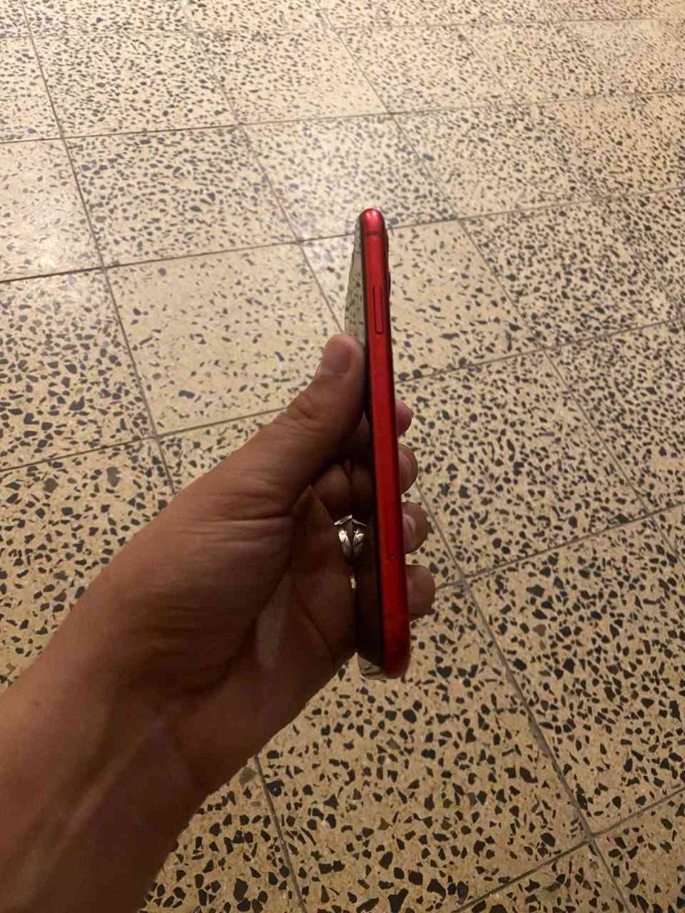 ١١ عادي
نظافة بصور فول
مكفول 
ذاكرة ١٢٨
بطارية ٧٠ بلادية
فقط شاشة موضح بصور بس يشتغل تجي تفحص كلشي وتاخذ كلة شغال
تريد ابدلك شاشة ب ٣٠ 
سعرة ١٥٠ 
مكاني بغداد الدورة 
رقمي ***********
اقرة تفاصيل وادخل لتجي تكلي شبيه مابيه
