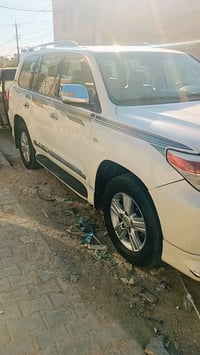 لاندكروزر موديل 2010 ام الطفايه فول مواصفات تبريد 3قطع كير مكينه بحاله...