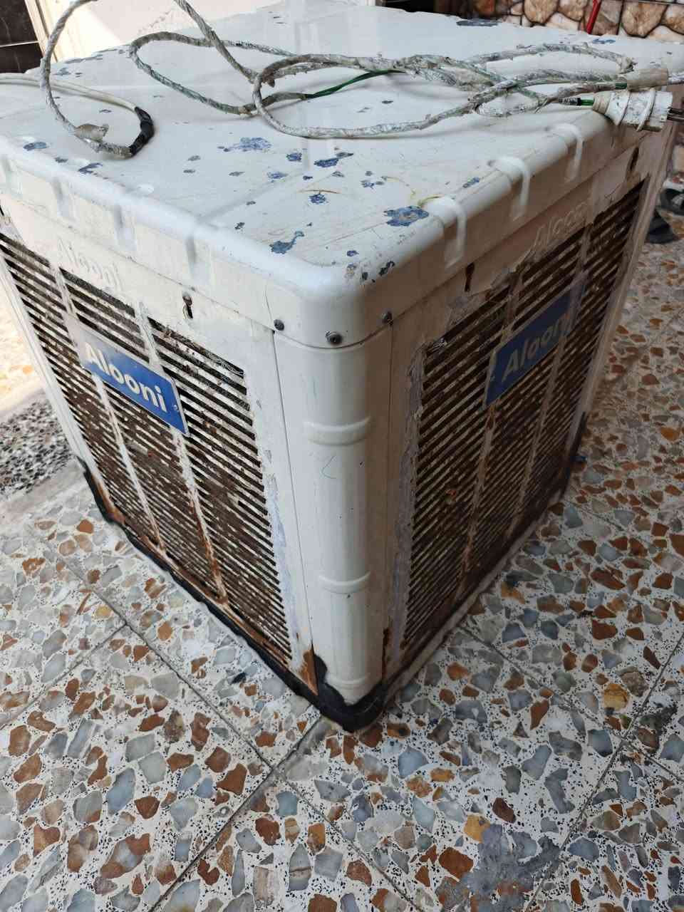 مبرده حجم ثنين ونص للبيع شغالة ماطور سرعتين شغال واتربم كبير بلادية ما متعوبة استخدام قليل السعر /٧٥/وبيه مجال كفأت العبيدي /***********
