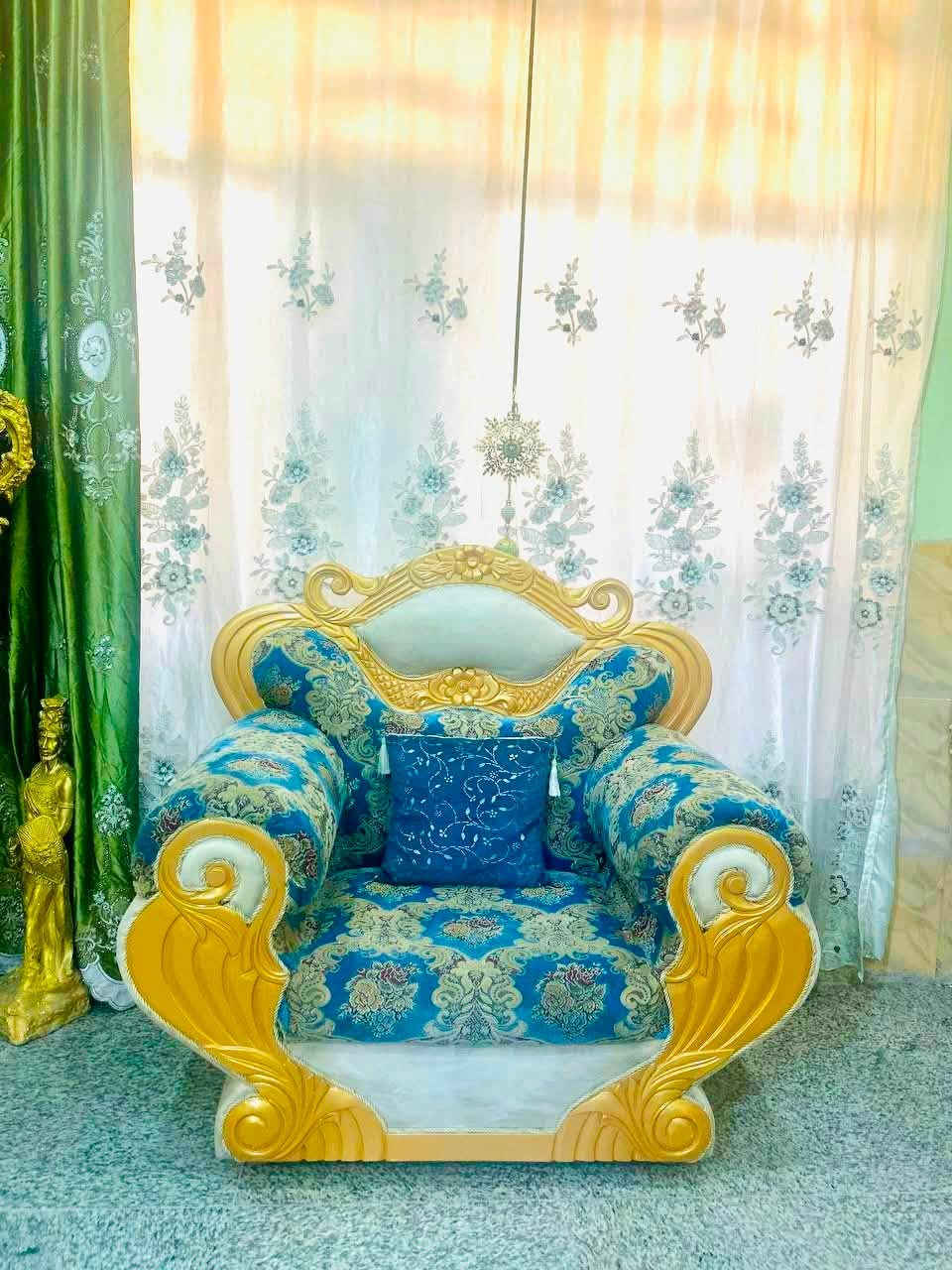 سلام عليكم 
تخم ملكي للبيع نظيف وجديد مشتغلي تزكام درجه اولى 
سعره 700 وبي مجال رقم التواصل ***********
