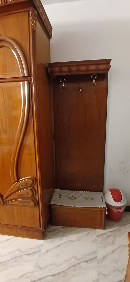 السلام عليكم 
غرفة نوم للبيع ٧ قطع 
كنتور ٦ ابواب 
غرفه ضخمه 
صاج عمل عراقي تفصال و ليس جاهز
السعر ٦٥٠ ألف 
مع كاونتر المنيوم الاصل احمر و اسود بس مغلف كما موضح بالصوره تكدر بكل سهوله تلغي التغليف السنك مرمر 
سعر الكاونتر ٢٥٠ الف
غير متواجد على الفيسبوك 
للاستفسار اكثر الاتصال على الرقم التالي
***********
العنوان بغداد حي البنوك
