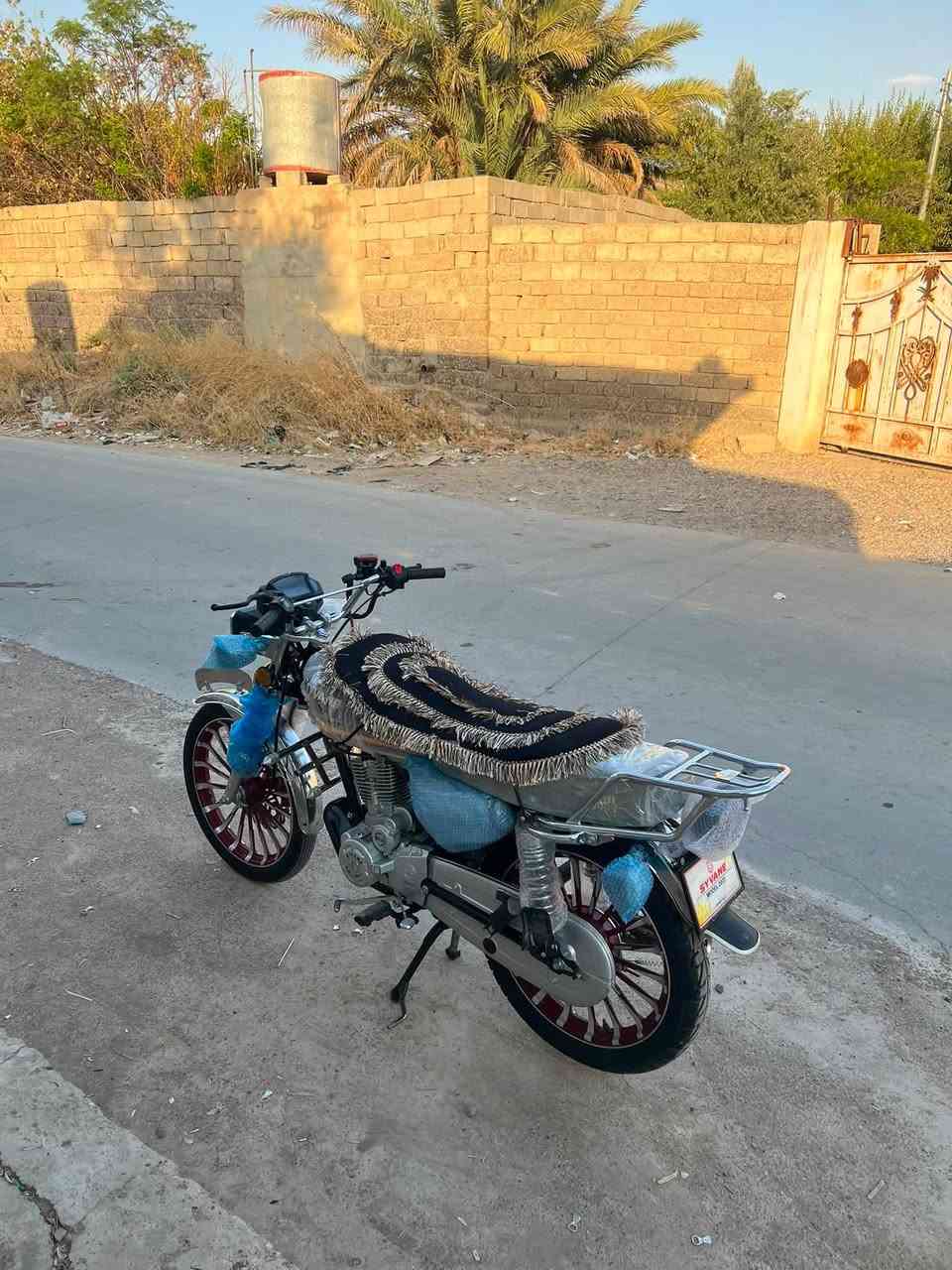 سافان موديل 25 محرك 200 كبس تواير جوبلس
دراجه اخو جديد سعر 750 وبيها مجال حك الجيه للتصال***********

