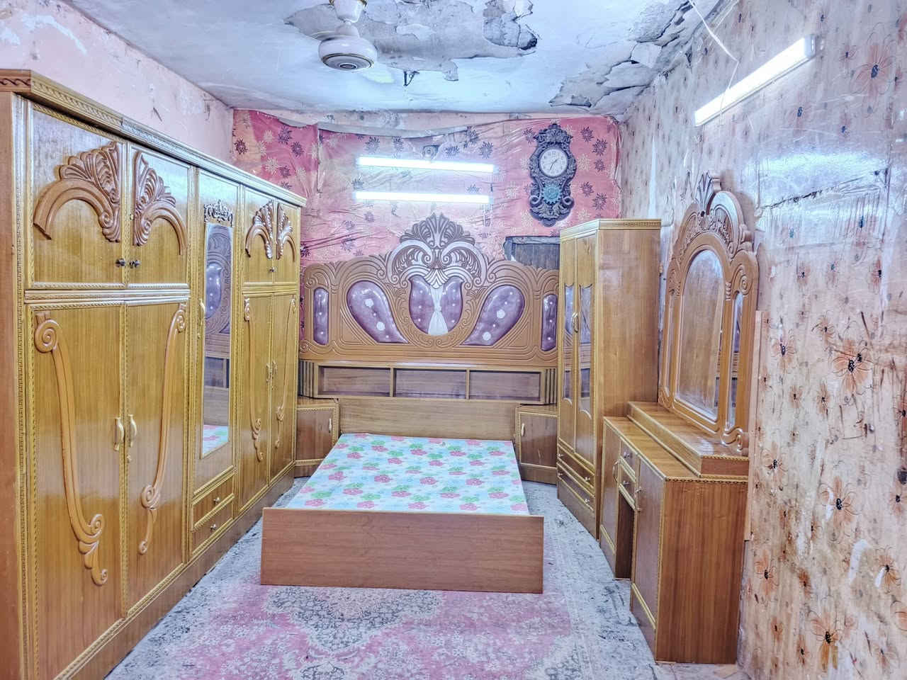 غرفه اخشاب خمس ابواب ملحق للبيع ***********السعر 650صاج الزاويه كنتوريه موديل حديث العنوان بغداد وكو توصيل متواجد وتساب

