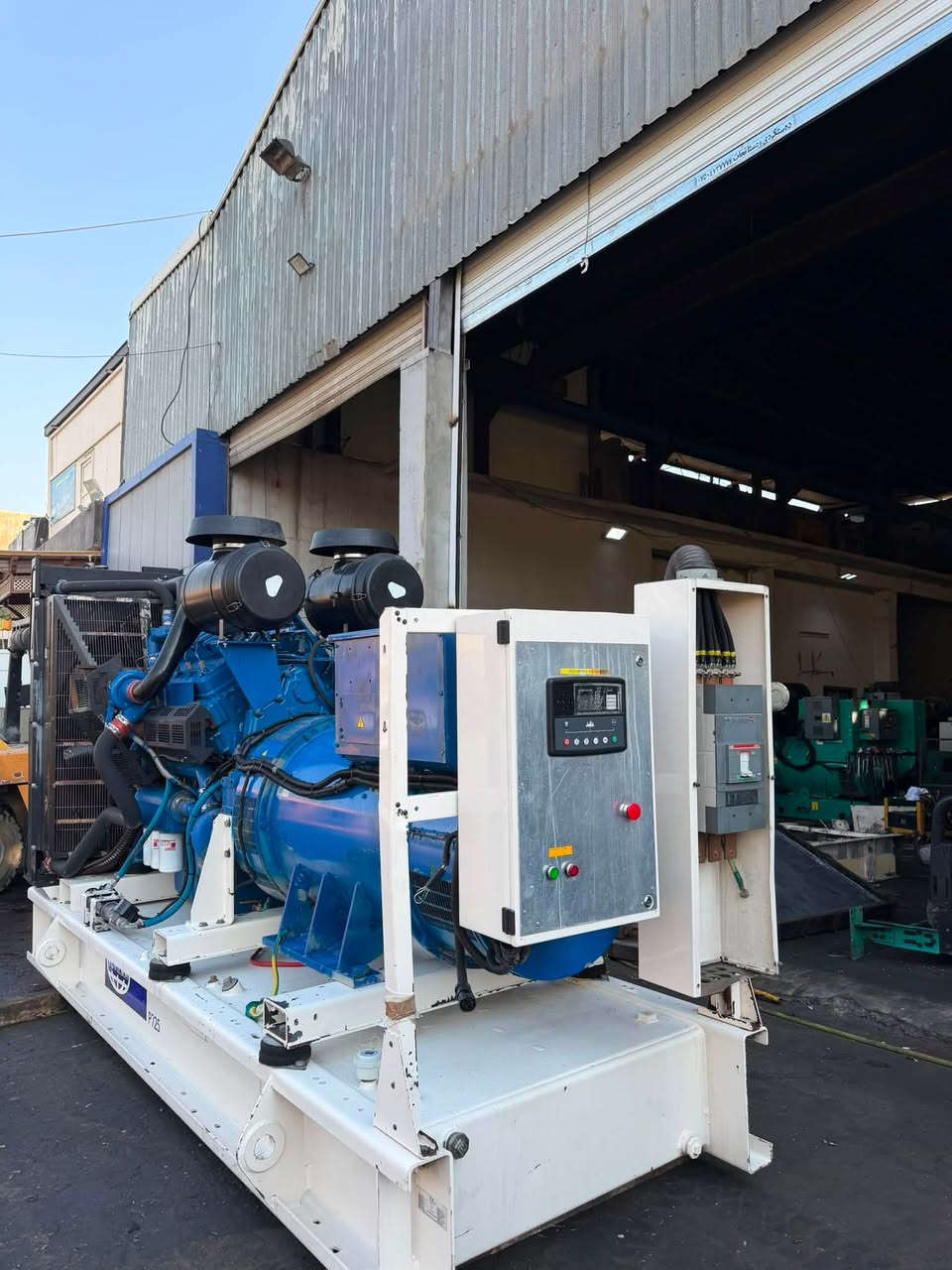 Perkins 3012
725 KVA
***********
***********
***********
