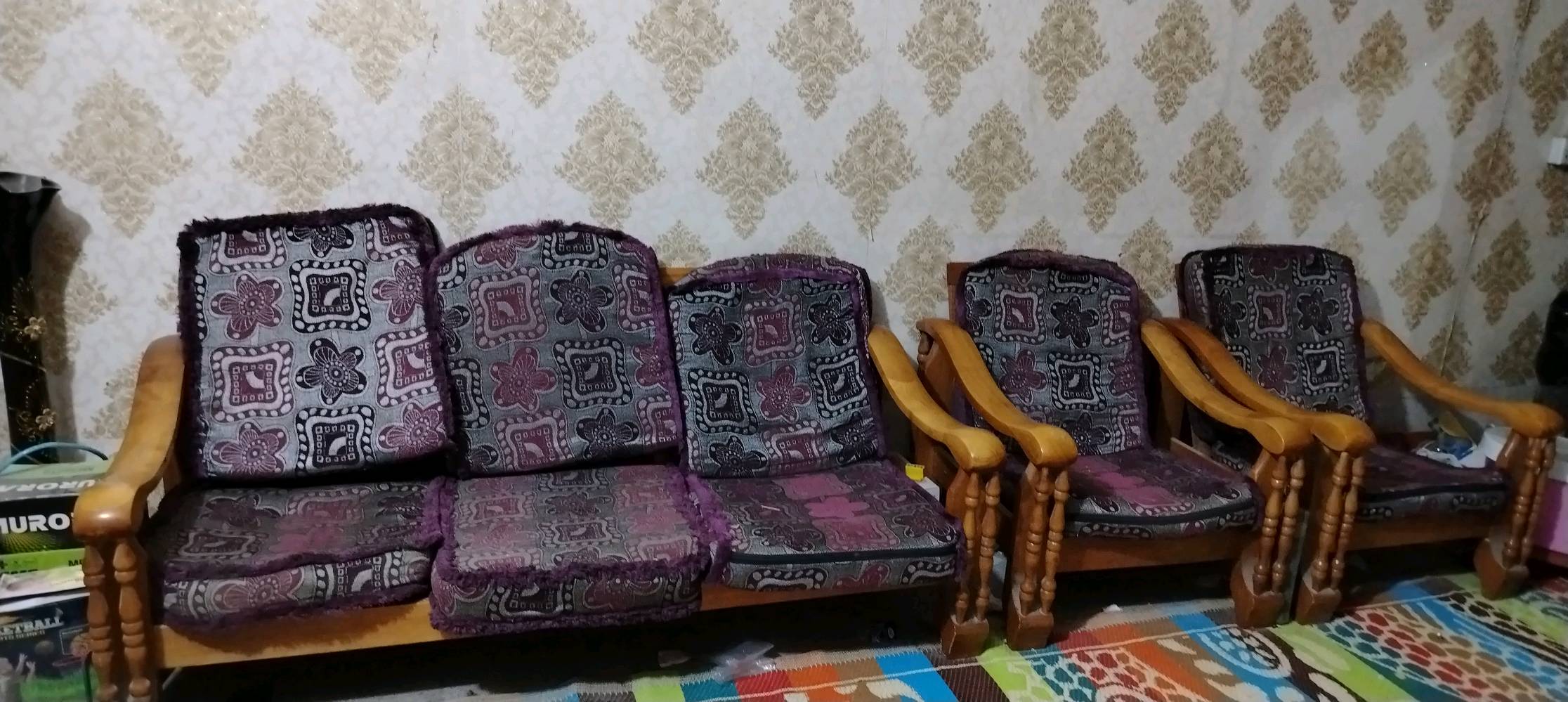 تخم ماليزي  ٧  مقاعد  ١٢٥ الف بيهن مقعد بي تصليح
المشتل المعلمين قرب جامع مالك بن انس