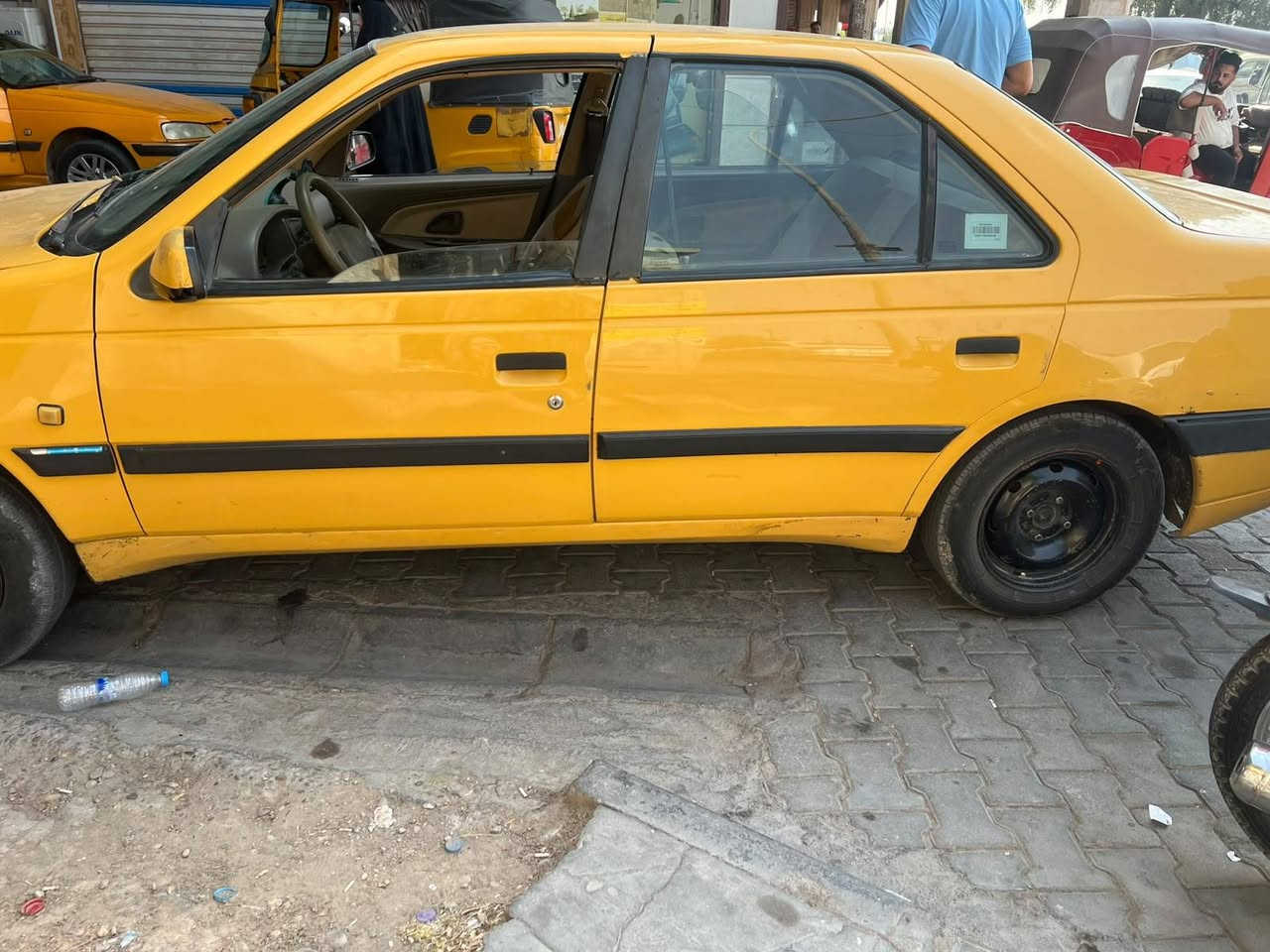 بيجو ٤٠٥ موديل ١٦ تحويل ثاني يوم مصفره هيه وغرامات ٣٠ وبيه مجال ***********
