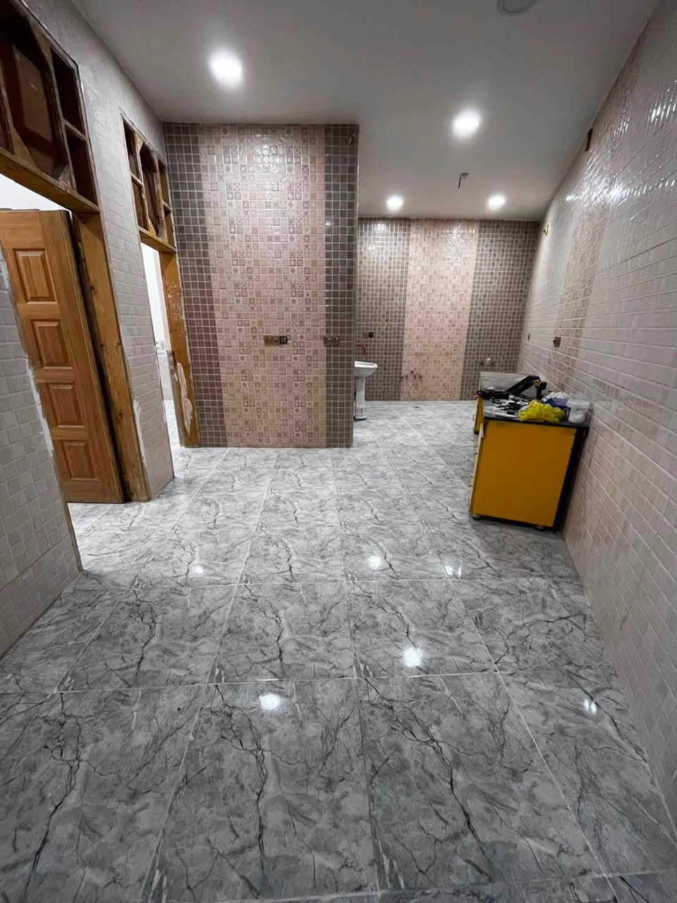 مشتمــــل   للايجــار  

بنـــاء حديـــث 

الموقــــــع // حـــي الزهــراء قــرب حسينيــة الزهــراء 

#المساحـــــة // 100  م 

المحتويــــات // 
 // غرفـــة نــــوم ومطبـــخ واستقبـــال ومجمـــع صحيـــات وكلـــدور وطرمـــة صغيـــرة 
 
للاستفســــار  الاتصــــال // 
***********
***********
او زيـــارة مكتـــب رؤيـــة المستقبــــل للعقــار  
الكائـــن في  حي الحسيــن على اليهوديــة قـرب حلويــات
