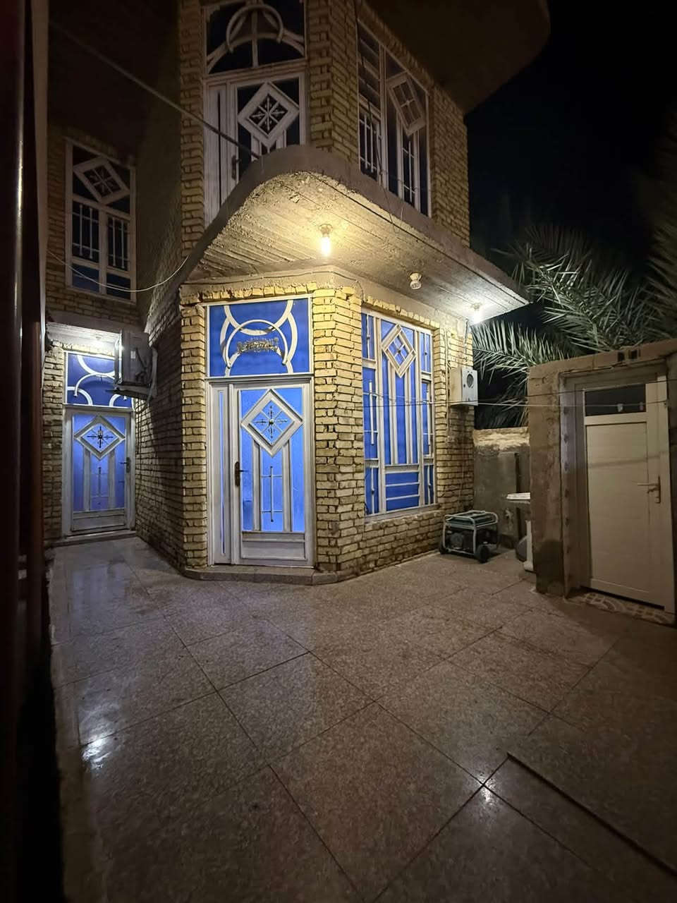 مشتمل • ١٢٥م • الحقوقين