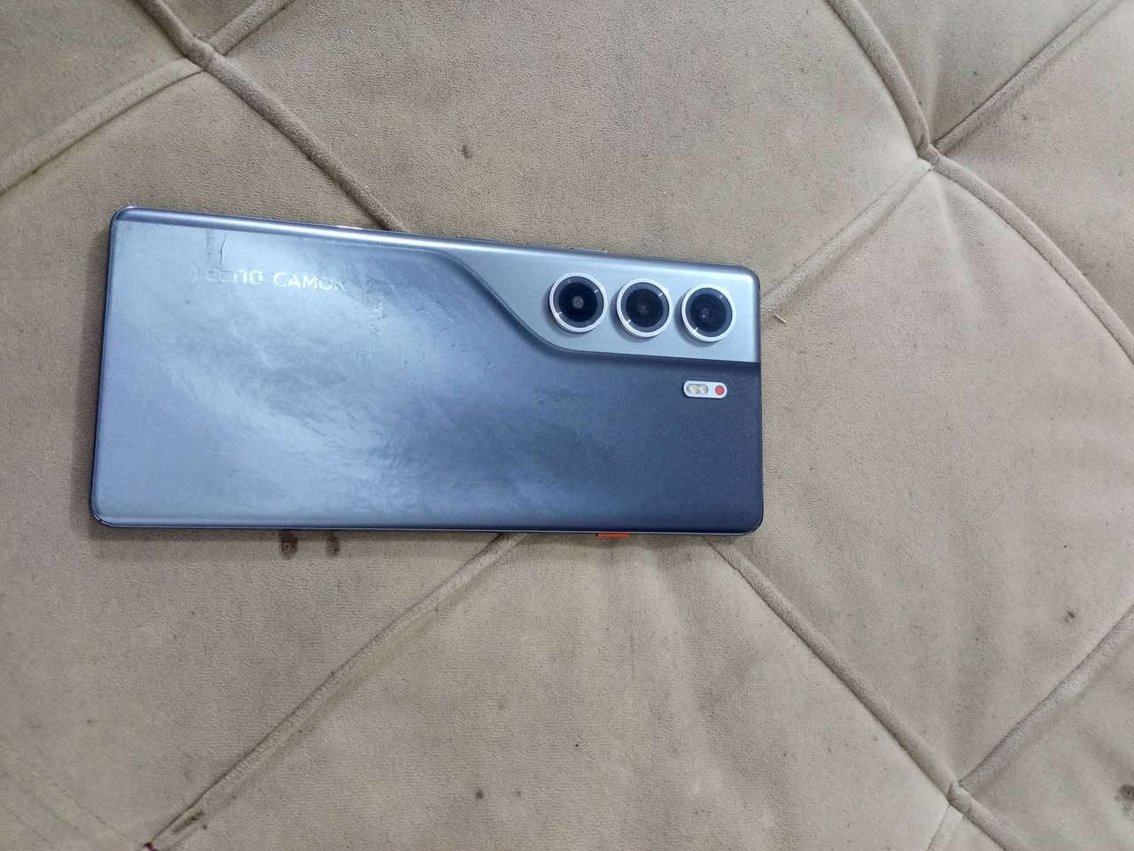 تكنو كامون 40 برو 5G ذاكره 256 مكفول بلاد الجهاز اصلي سعره ميتين وخمسين بدون ملحقات ***********

