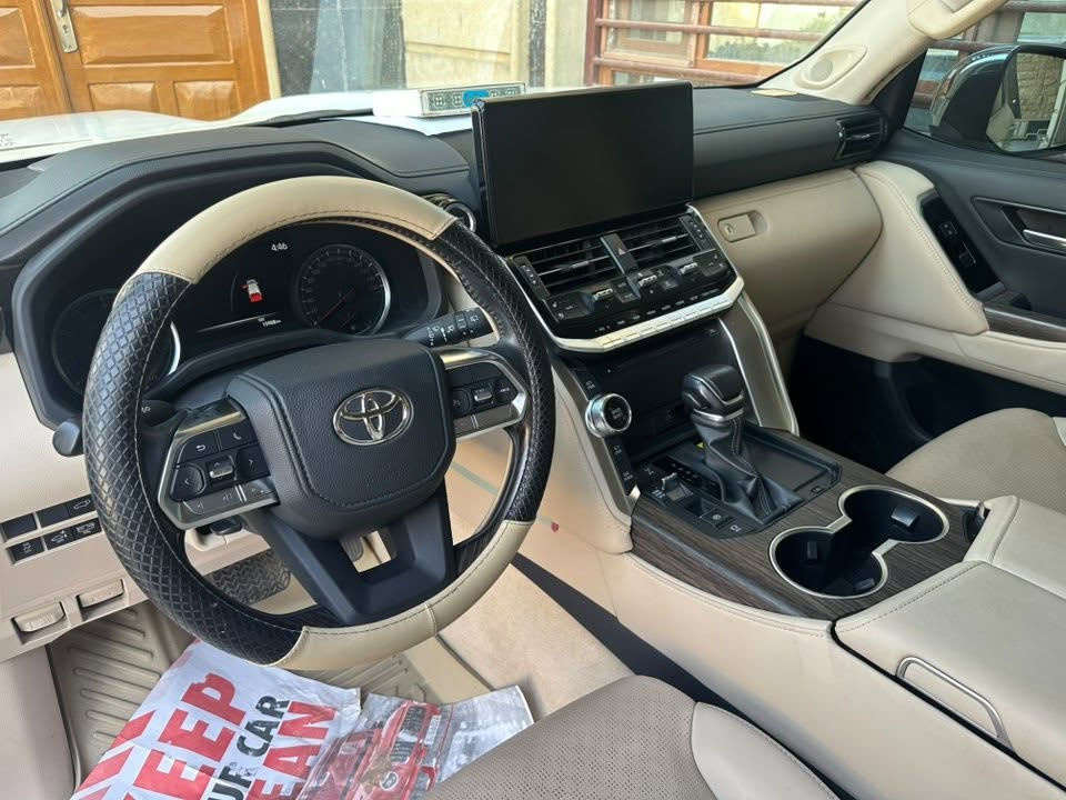 لاندكروز vx لمتد موديل ٢٠٢٤ رقم بغداد كفالة عامة ماشية ١٥ الف غراضها كلها بعدها بنايلون مكانها بغداد حي الجهاد 
سعر ٧٥٥ مجال بسيط الي يعجبة السعر حياه الله والمايعجبة السعر يعبر المنشور ***********
