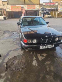 للبيع بي ام موديل 1990 حجم 735 السياره حلوه وجاهزه وماناقصها اي شي مصب...