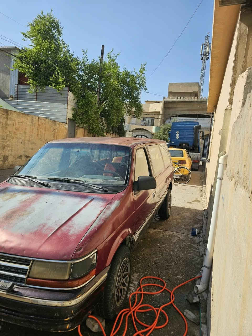 سياره كلايزر موديل 1991 محرك 3300 گير توماتيك محرك بداية تبخير السعر 25 $ وبيها مجال للتواصل على الرقم ***********
