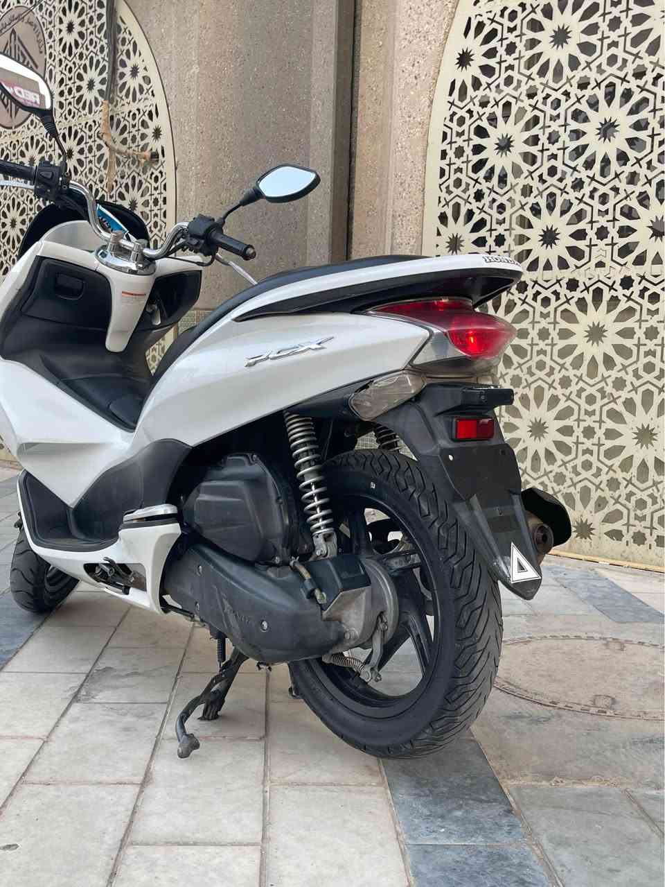دراجه pcxجيل اول مكينه 125ماشيه ٢٩الف  دراجة  كلها ابلاديه شرط النضافه دراجهة مال رمبه مال معرض المديل 2016 ماخذها رمبه اوراق المعرض موجوده يعني مو مال شارع 
حساس ازدحام سويجات ٢ الدراجه كفاله عامه الدراجه على ايدي شوفت عينك ياباني الاصليJF جديده مكاني بغداد السعر ١٥٥٠لاتصال *********** بغداد, العراق
