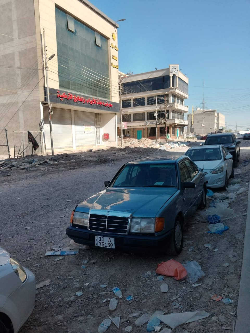للبيع مارسيديس دب سعرها 25 ورقه موديل 85 محرك ففتي بطه السياره كير ومحرك ورقم الباقي واقع حال رقمها بغداد للستفسار ***********
