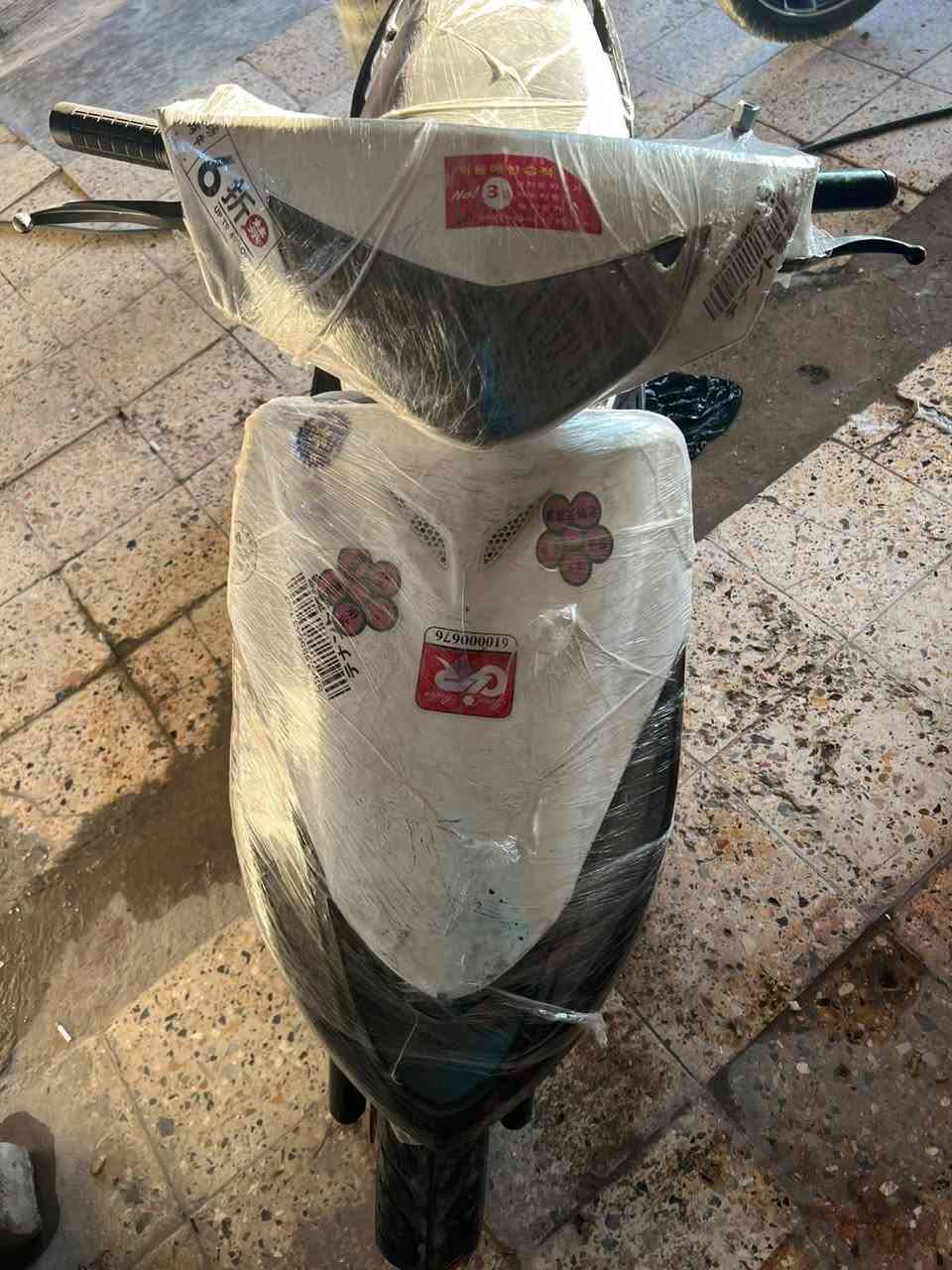دراجه للبيع ماكس معرف شنو ما اعرف بيهن بس سرعتها 140 بكاني بل سيديه 300 وبيها محال للشراي ***********
