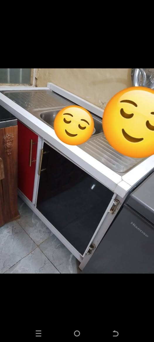 كاونتر للبيع ٣ قطع كاونتر وتعليك وسنك نضيف جدا سعر٣٠٠عنوان زعفرانيه للاتصال ***********
