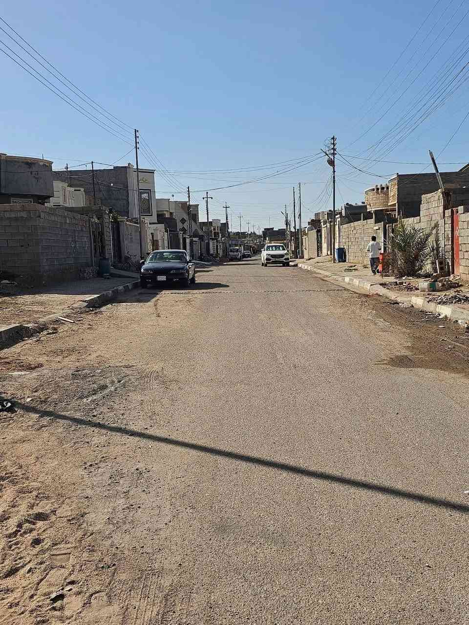السلام عليكم بيت هيكل للبيع رقم القطعه 2176
بناء حجر واصل لانتنات العنوان❗️
 ⏪️الانبار خالدية حي شهداء مجاور طه عبد الغني بيتة الجديد 
شارع عشرين الجديد مقابل الاستاذ ناجح محمد سلمان 
شارع تبليط واصل للبيت مي وكهرباء متوفرة نهاية الشارع محلات حجي ابراهيم 
مساحة البيت ٣٠٠ 
غرفتين وحدة 5/4وحدة 6\4
غرفة سويت حمامات وصحيات داخلية 
صالة العرض7 طول 12 
ديوانية 8طول عرض 6 
مطبخ 5/4
*********** واتساب
