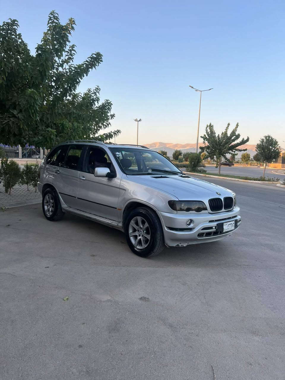 بەناوی خوای گەورە و میهرەبان 
بیئێم x5 مۆدێلی 2003 ئارم پلاستیکی سلێمانی بێ دەع و بێ لێدراوی ماڵی دۆستە هەموو گیانی بەشەرت مەکینەی بەتەی 3000 گێر و مەکینە و کارەبایی و تەقەو ڕەقەی بەشەرت بۆ یەک نوقسانی پرسیار مەکە 
شوێن سلێمانی 
تەنها فڕۆشتنە ئاڵو گۆڕوم نیە 
 ژمارەی مۆبایل *********** السليمانية, العراق
