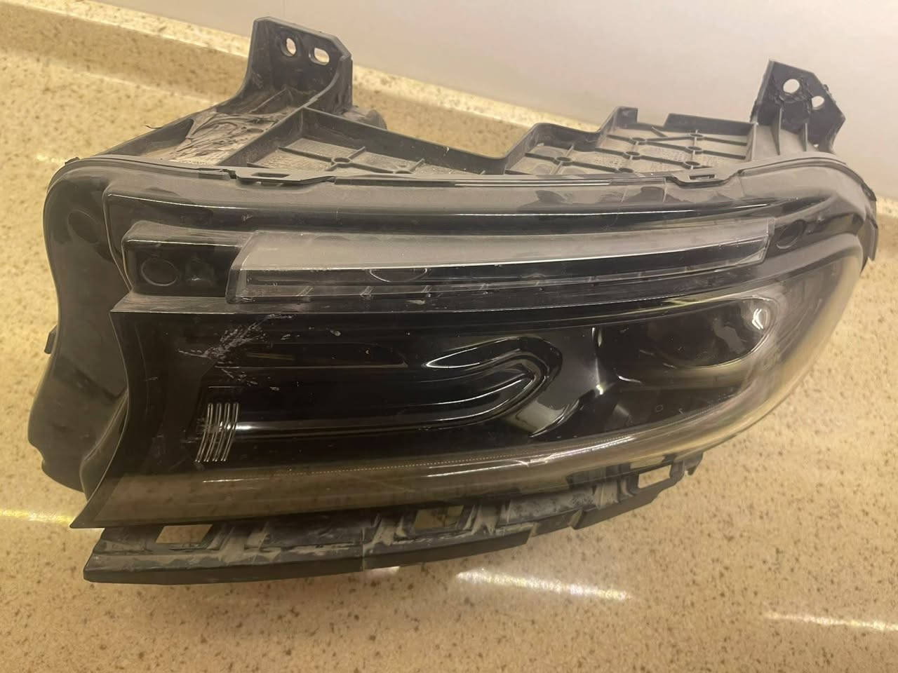 السلام عليكم
مازده جارجر موديل ٢٢ بلادي شرط الفحص جهة السائق السعر خاص او الاتصال ع الأرقام ***********
***********
