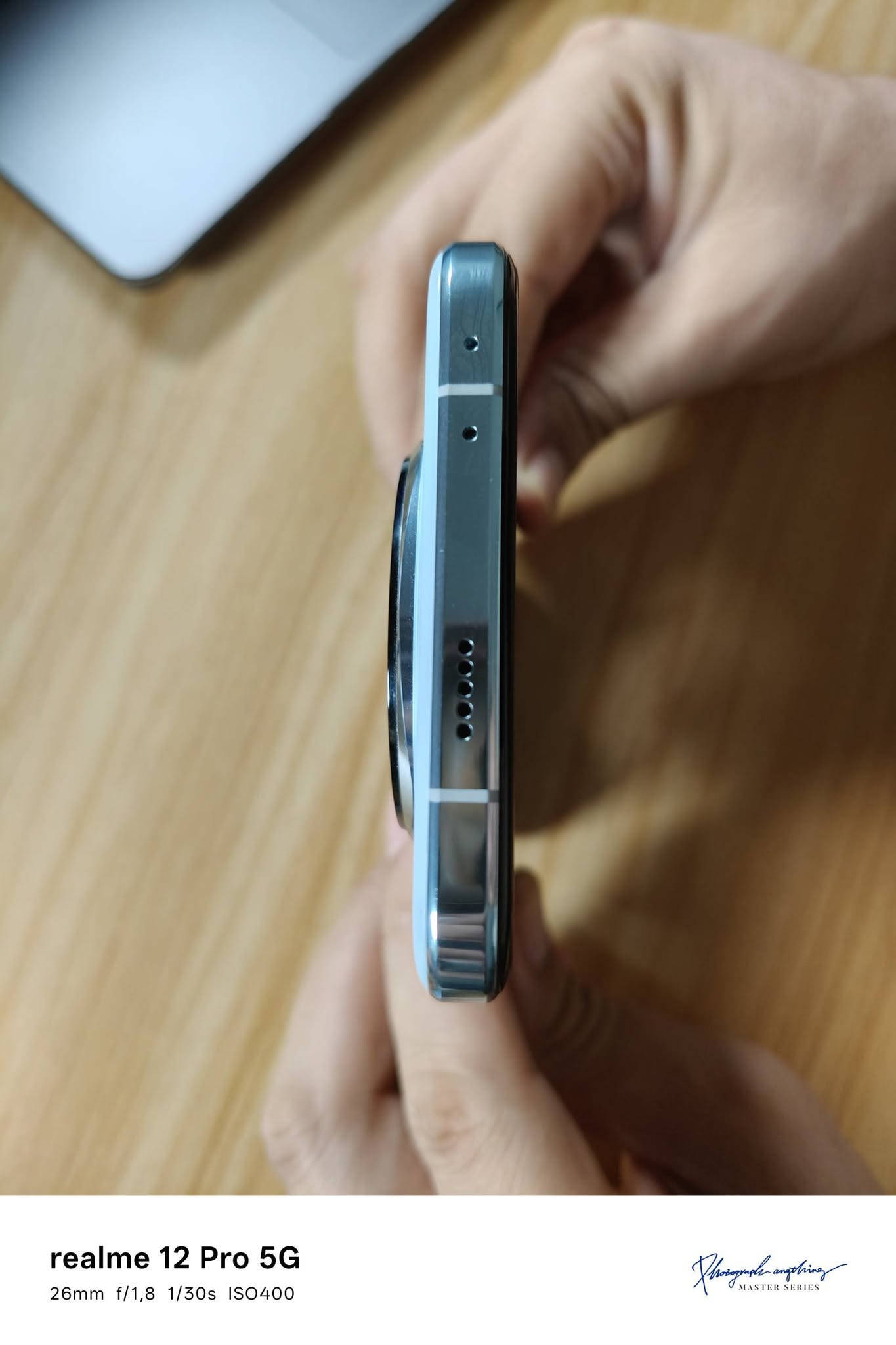 السلام عليكم
📱 للبيع Honor Magic7 Pro – شبه جديد

الهاتف بحالة ممتازة جدًا وشبه جديد، استخدام نظيف ومحافظ عليه.

🔹 اللون: سماوي

🔹 الذاكرة: 512GB

🔹 الرام: 12GB

🔹 الحالة: شبه جديد

🔹 لا يزال عليه حماية الشاشة الأصلية من الشركة

🔹 مع الكارتون الأصلي

🔹 مع الشاحن السريع

💰 السعر: 900,000 دينار 

السعر، والجهاز مناسب لمن يبحث عن هاتف فلاجشيب بحالة قريبة جدًا من الجديد.

للتواصل: ***********

نص مكتوب في الصور:
- realme 12 Pro 5G
- 26mm f/1,8 1/60s ISO400
- Photograph anything
- MASTER SERIES
- 26mm f/1,8 1/25s ISO1000
- Photograph everything
- realme 12 Pro 5G 26mm f/1,8 1/30s ISO400 Photograph everything MASTER SERIES
- 26mm f/1,8 1/40s ISO500
- realme 12 Pro 5G 26mm f/1,8 1/30s ISO400
- realme 12 Pro 5G 26mm f/1,8 1/30s ISO400 Photograph anything MASTER SERIES