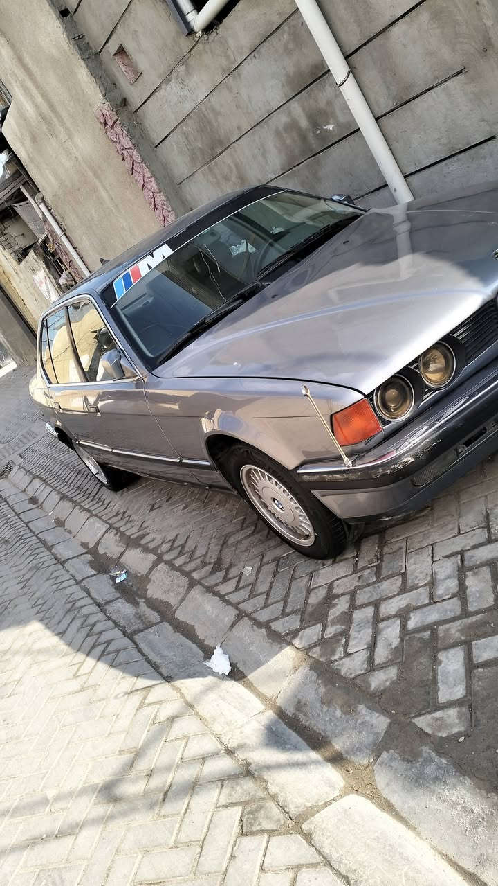 سلام عليكم BMW البيع مديل 91 حجم 730
محرك سته سلندر مصبوغه عام الجماليه 
كير ومحرك وصدر جديد رقم دولي كربلاء بسمي تحويل ثاني يوم بيع او مراوس حسب القناعه السعر 45 وبيها مجال قليل مكاني بغداد 
***********
