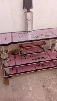 ميز شاشة • للبيع