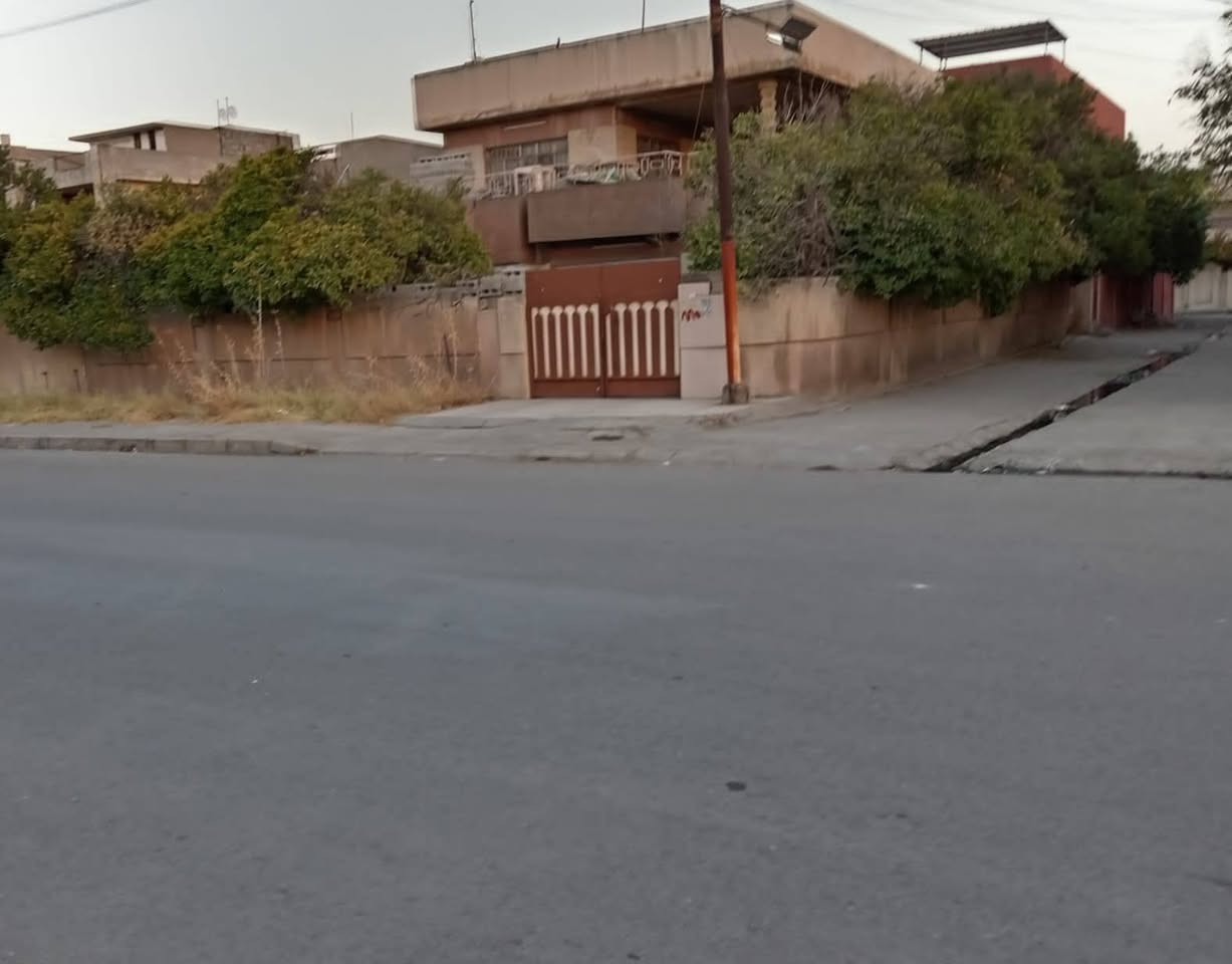 السلام عليكم
بيت ركن 15x23 المساحة 345
 طابقين البيع بحساب ارض
 حي الإعلام فرع مرطبات العائلة
مكلف بالنشر الاتصال على الرقم التالي
***********
