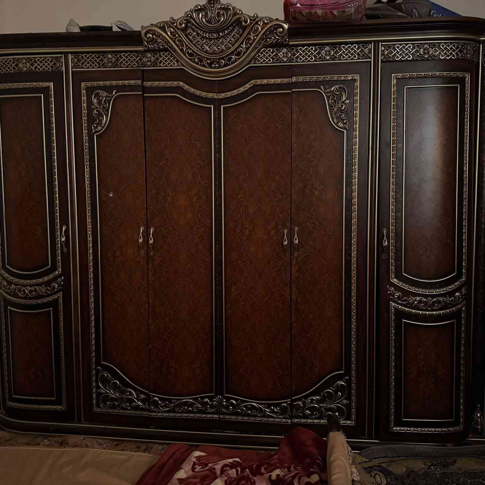 للبيع وياهن خلفة سيراميك

نص مكتوب في الصور:
- *********** خلفة سيراميك فقط يشتغل محافظة كربلاء